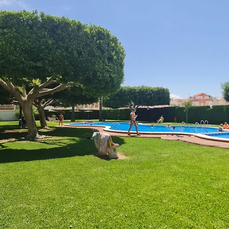 4 Personas En Altos Del Limonar